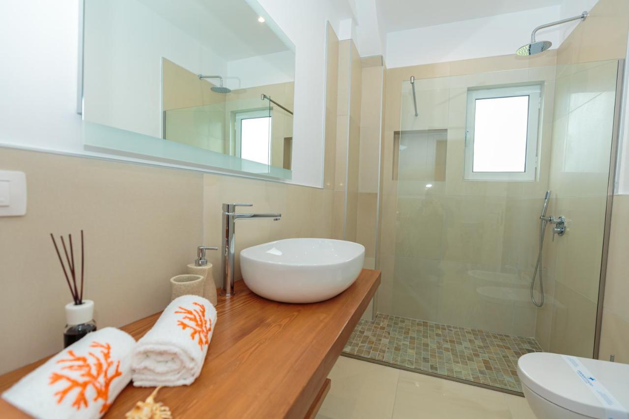 Holiday House Solemare Орикум Екстериор снимка