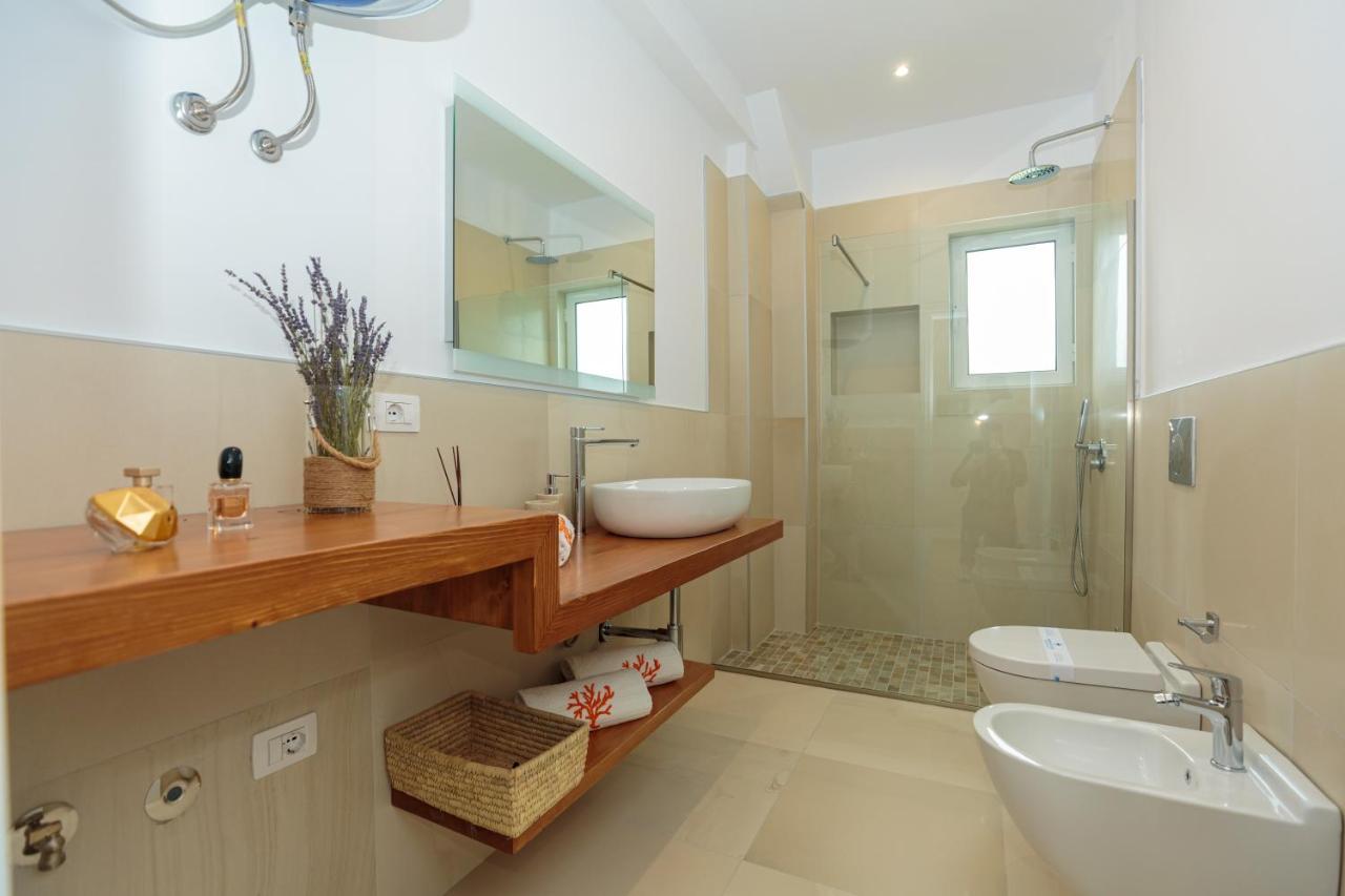 Holiday House Solemare Орикум Екстериор снимка