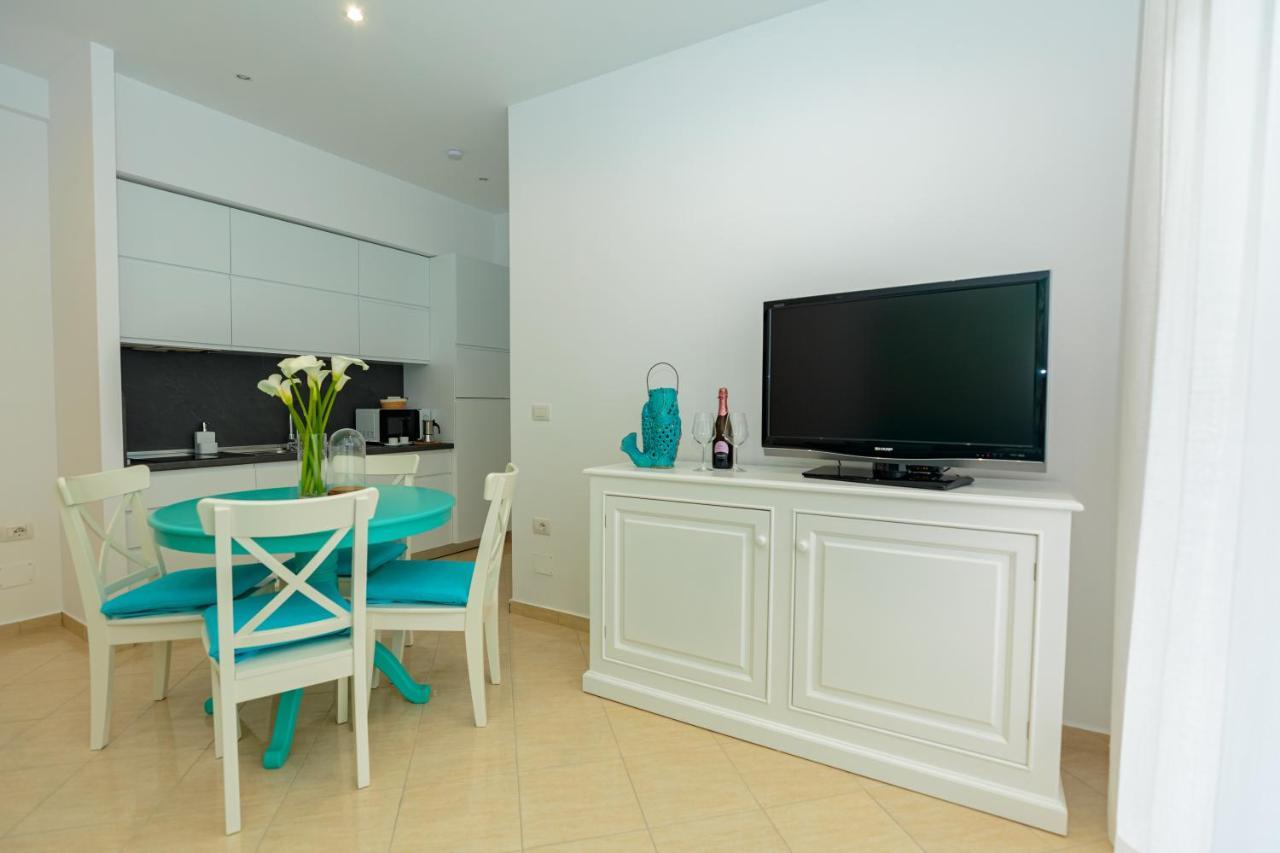 Holiday House Solemare Орикум Екстериор снимка