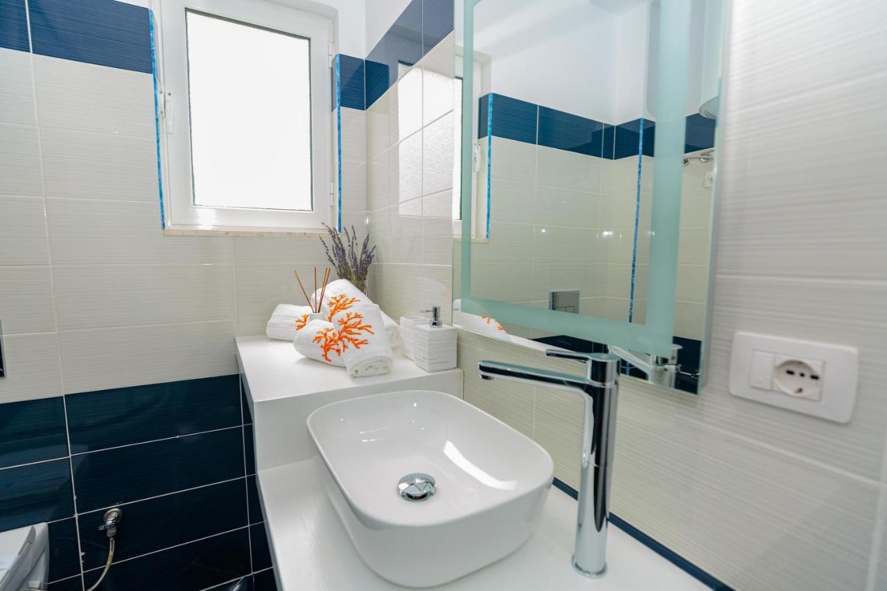 Holiday House Solemare Орикум Екстериор снимка