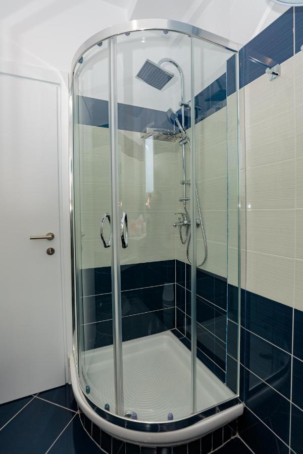 Holiday House Solemare Орикум Екстериор снимка