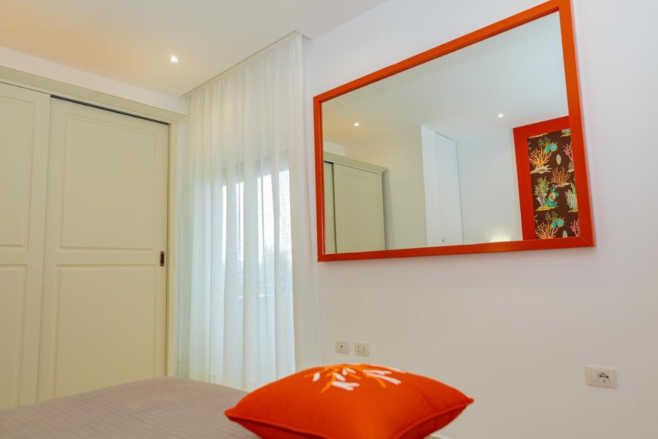 Holiday House Solemare Орикум Екстериор снимка